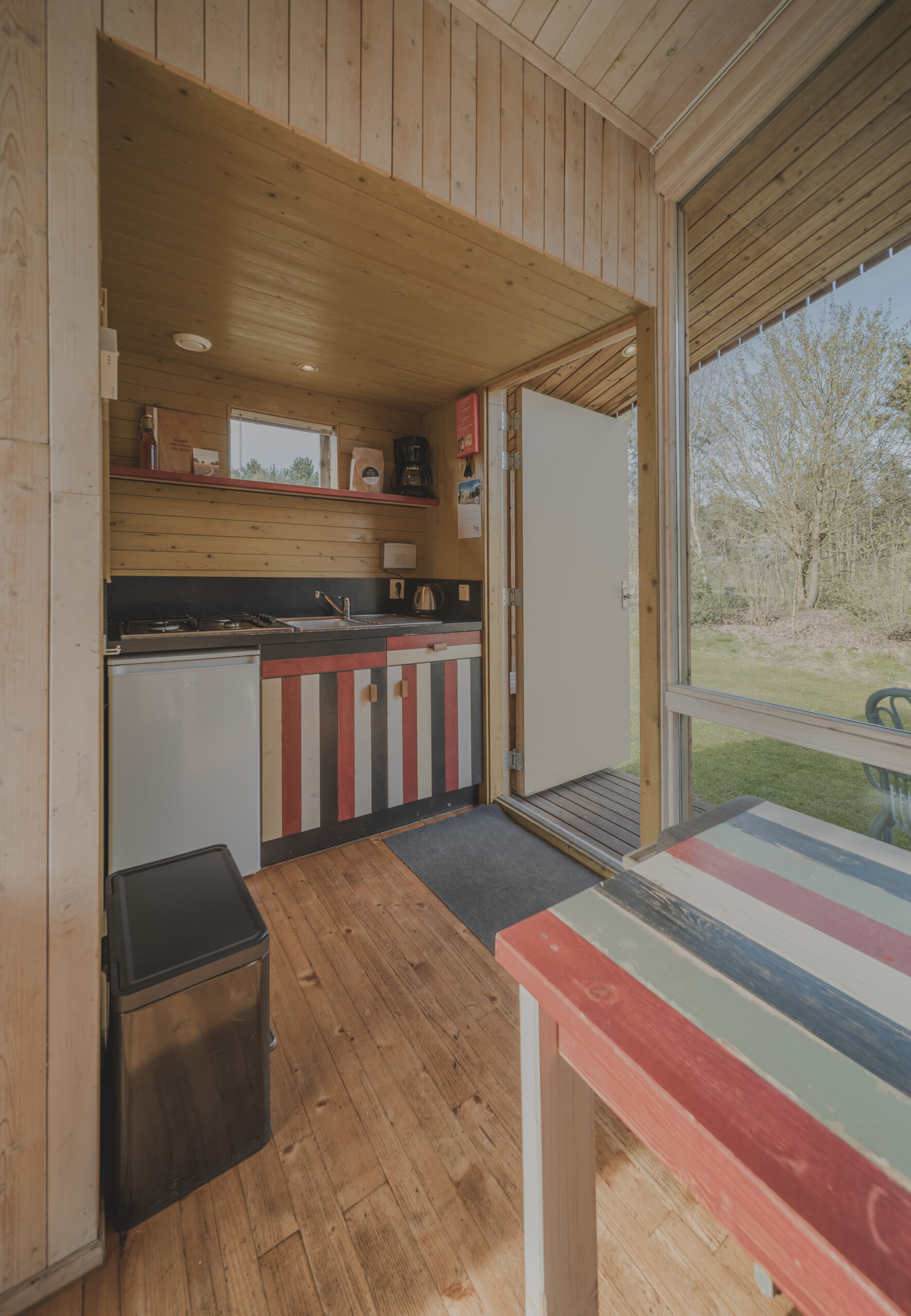 Keuken natuurhuisje Trek-In bij natuurcamping Lemeler Esch
