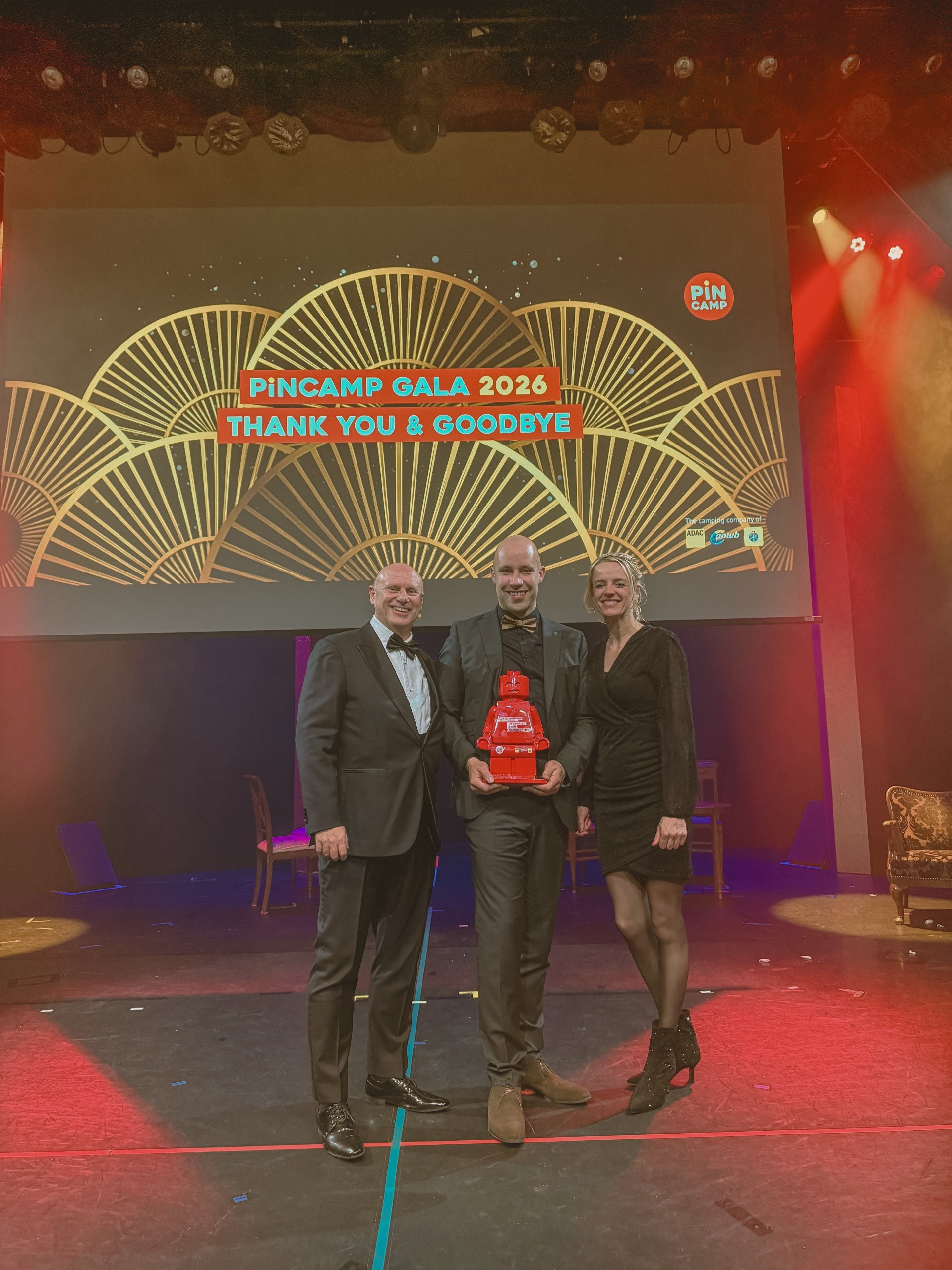 Joost en Maaike op podium PiNCAMP Awards 2026 Lemeler Esch winnaar in de categorie duurzaamheid