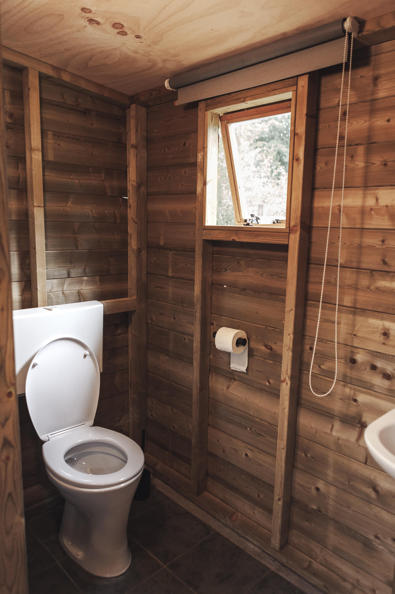 Het toilet van de Boslodge bij Lemeler Esch natuurcamping in Overijssel