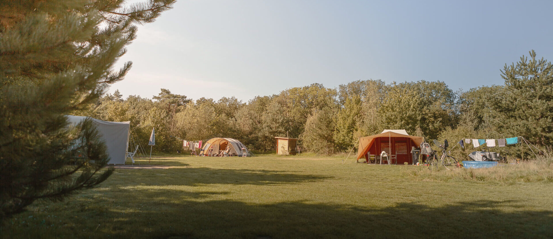 Kamperen met privé sanitair op kampeerveld Heidezicht bij Lemeler Esch natuurcamping