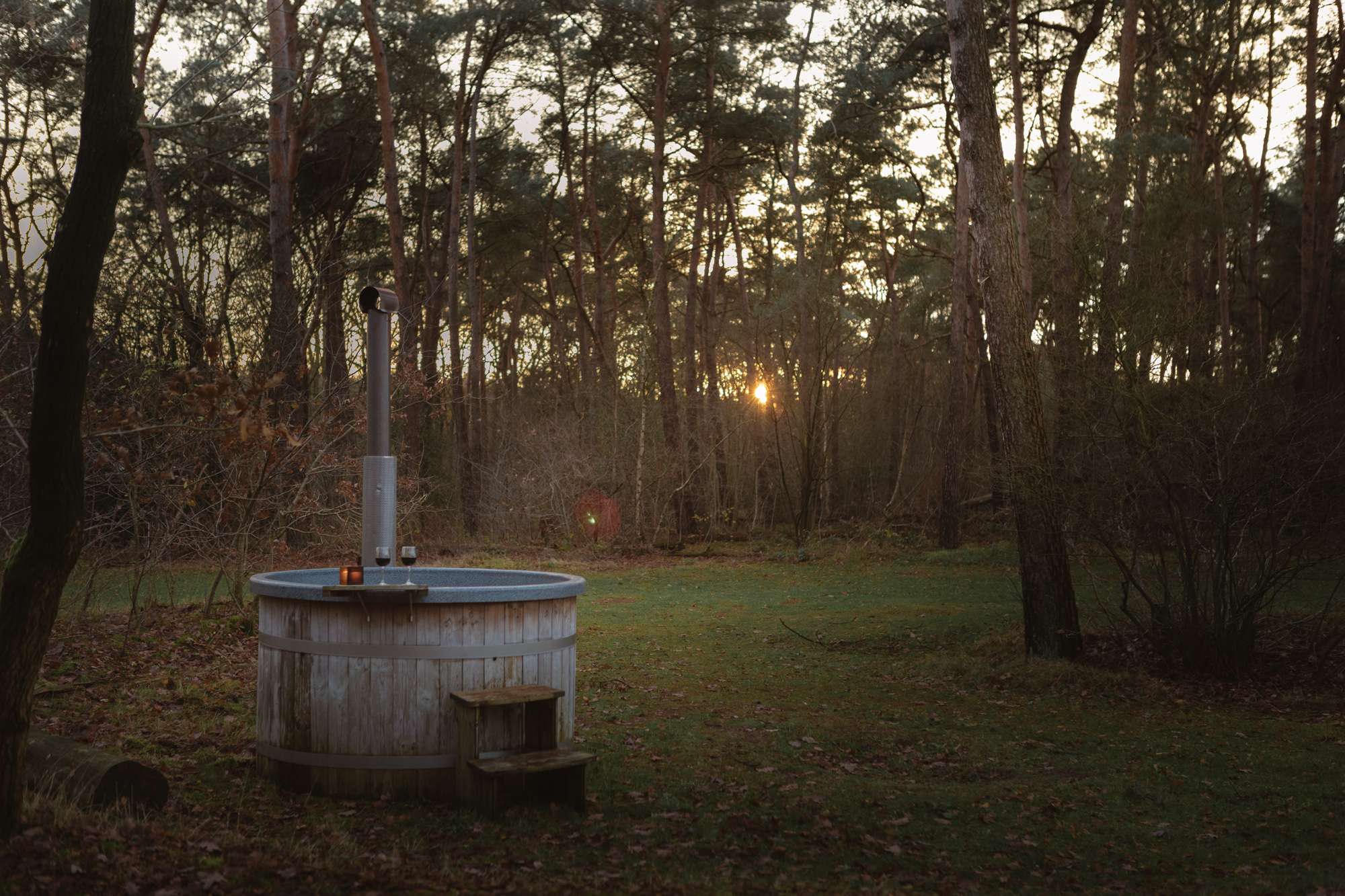Hottub bij de bungalow aan de bosrand bij Lemeler Esch natuurcamping
