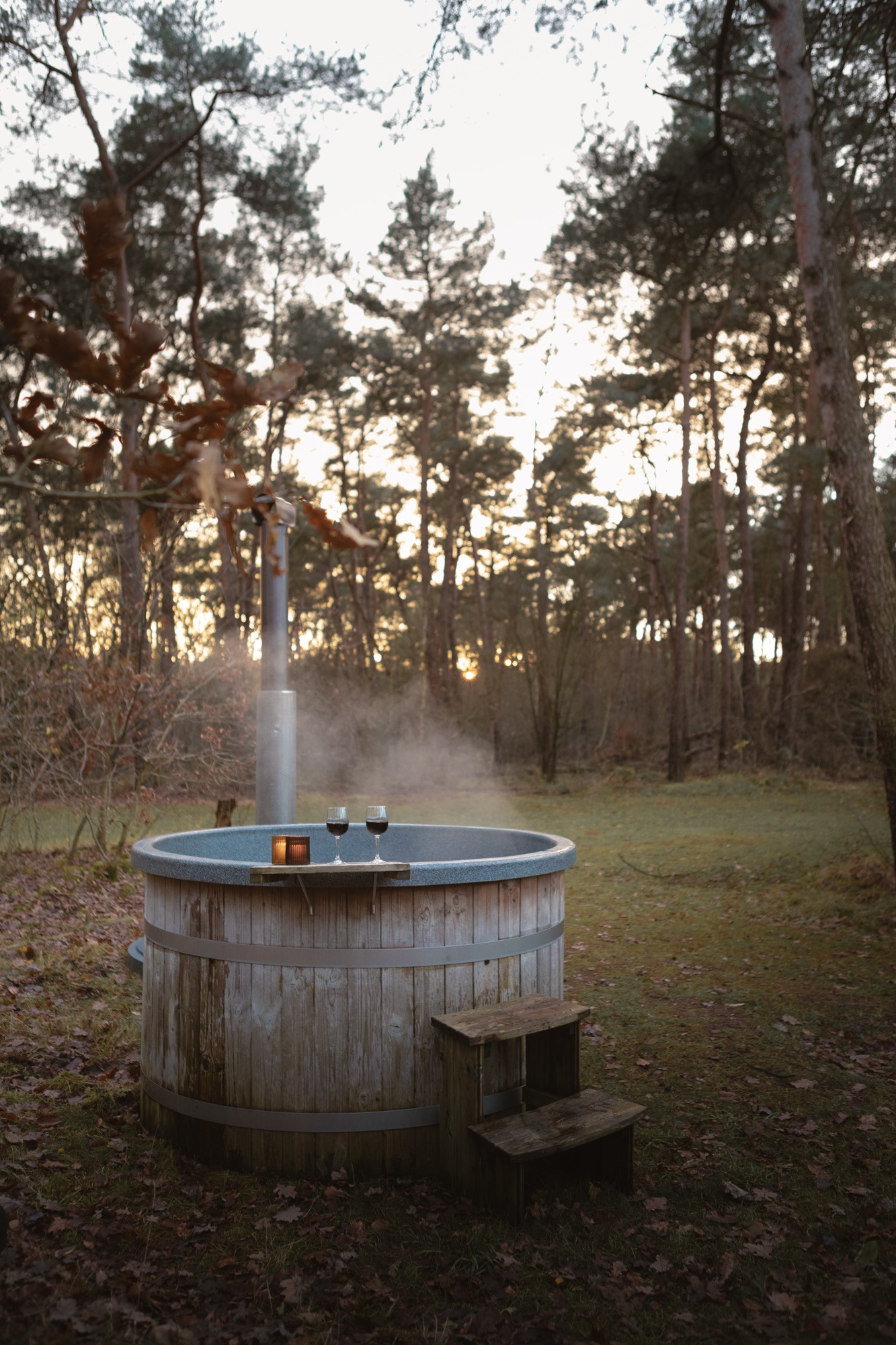 Hottub bij de bungalow aan de bosrand bij Lemeler Esch natuurcamping