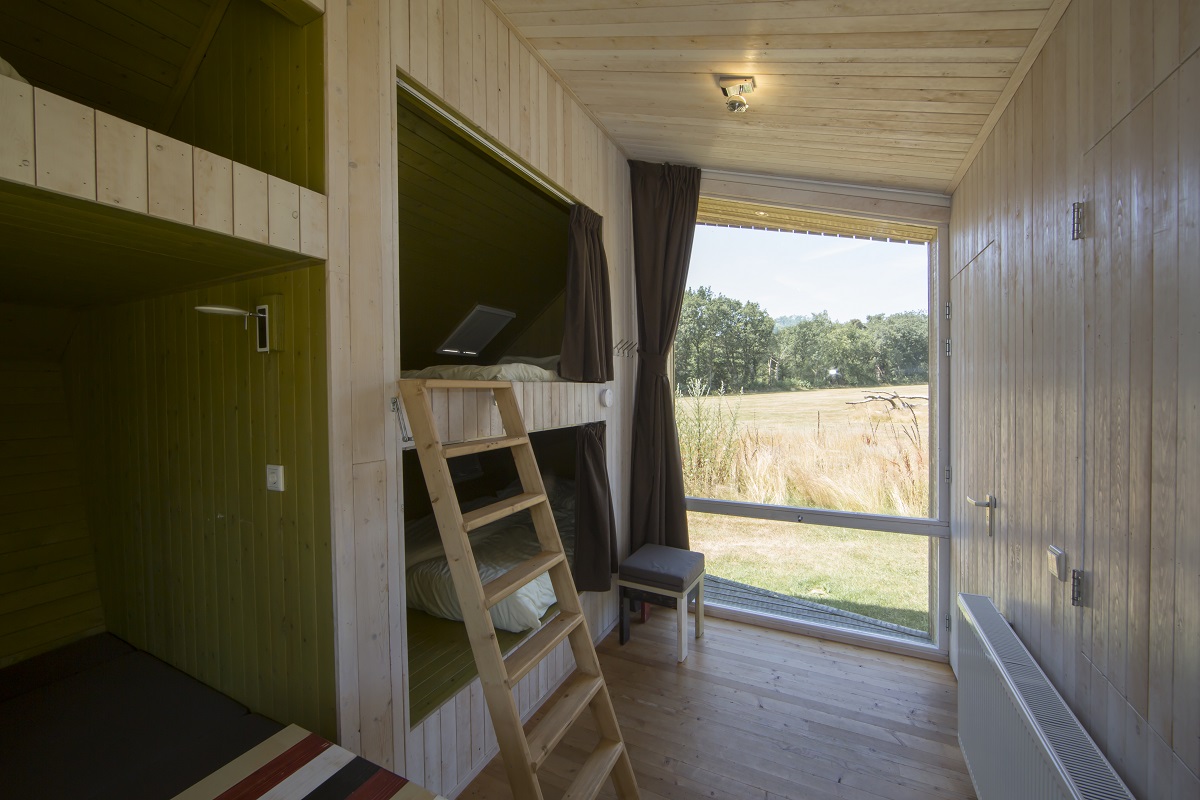 Binnenkant van de Trek-in natuurhuisje bij Lemeler Esch natuurcamping