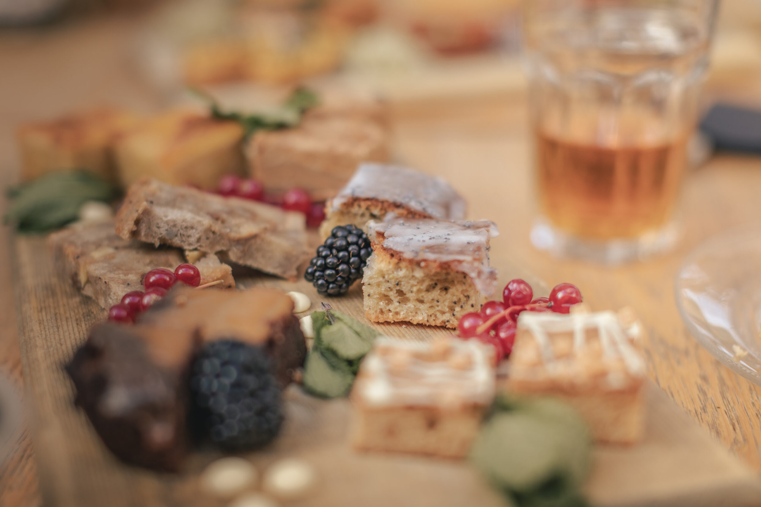 Huisgemaakte high tea bij het Boscafé Lemeler Esch